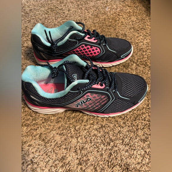 amazon women's fila sneakers